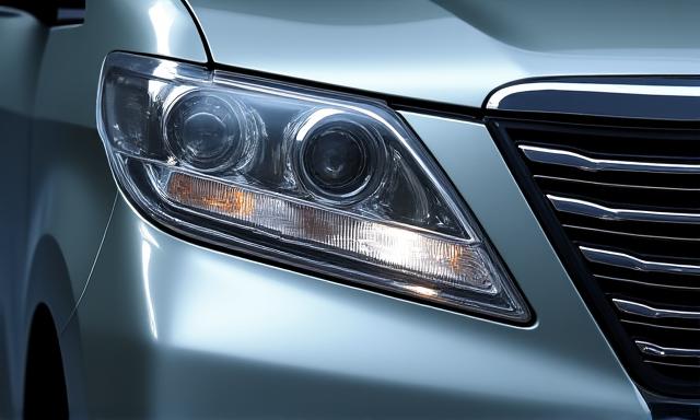透明感を取り戻したアルファードのヘッドライト
